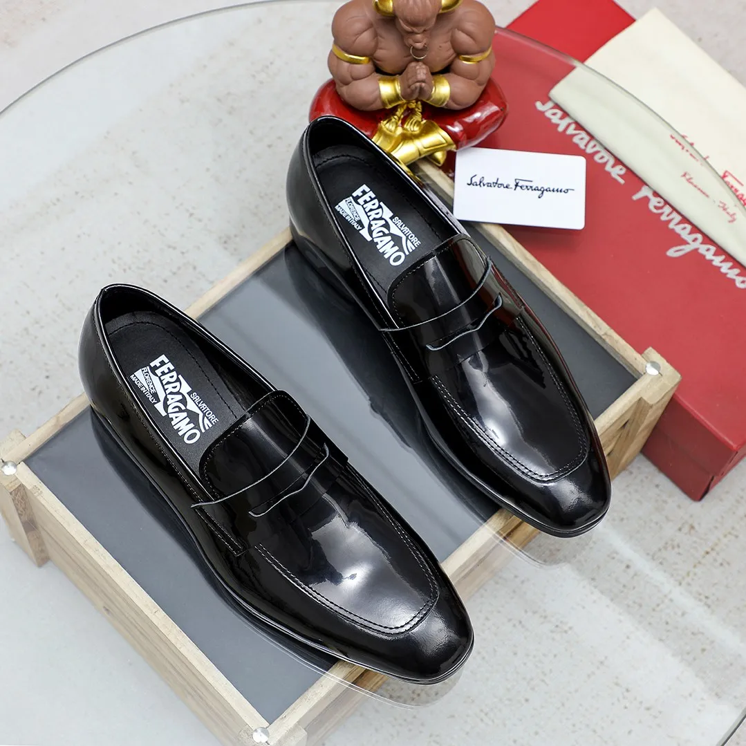 Men's shoes 💰460 🔥Ferragamo's new men's casual slip-on shoes🇨🇳Official website original 1:1 mold, original quality💯Fine workmanship, high-end luxury☘The upper is made of imported Italian first-layer cowhide🌴Luxurious water dyeing🐂Leather lining🍓Rubber wear-resistant and non-slip outsole, breathable and comfortable to wear🍍The first choice for high-grade men, 5 colors available! Code number 38-44 (45.46. Customized)